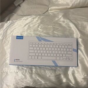 OMOTON KB066 Wireless Keyboard - White with Blue Accents